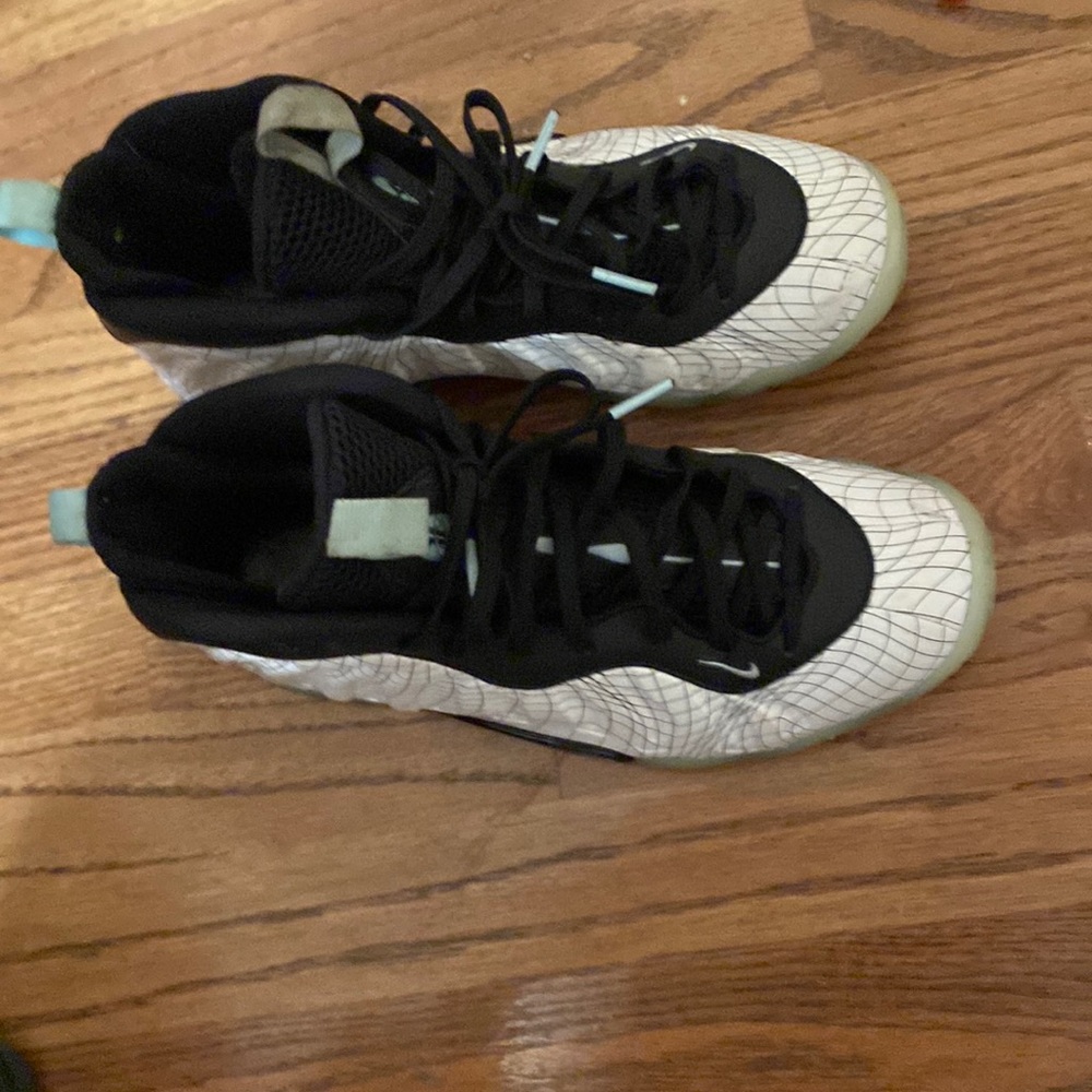 Nike Foams size 7y